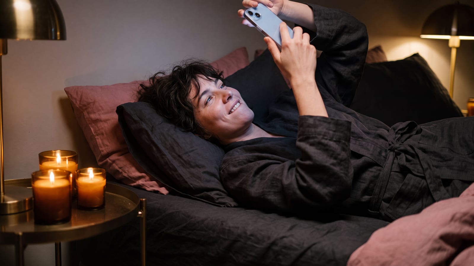 Sexting für Paare: heiße Nachrichten und Vorfreude über Distanz