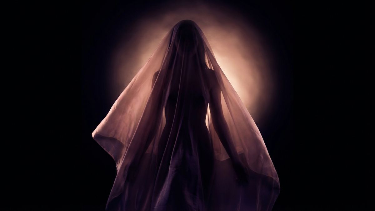 Energia Femminile & Sensualità: Come Risvegliare la Tua Dea Interiore